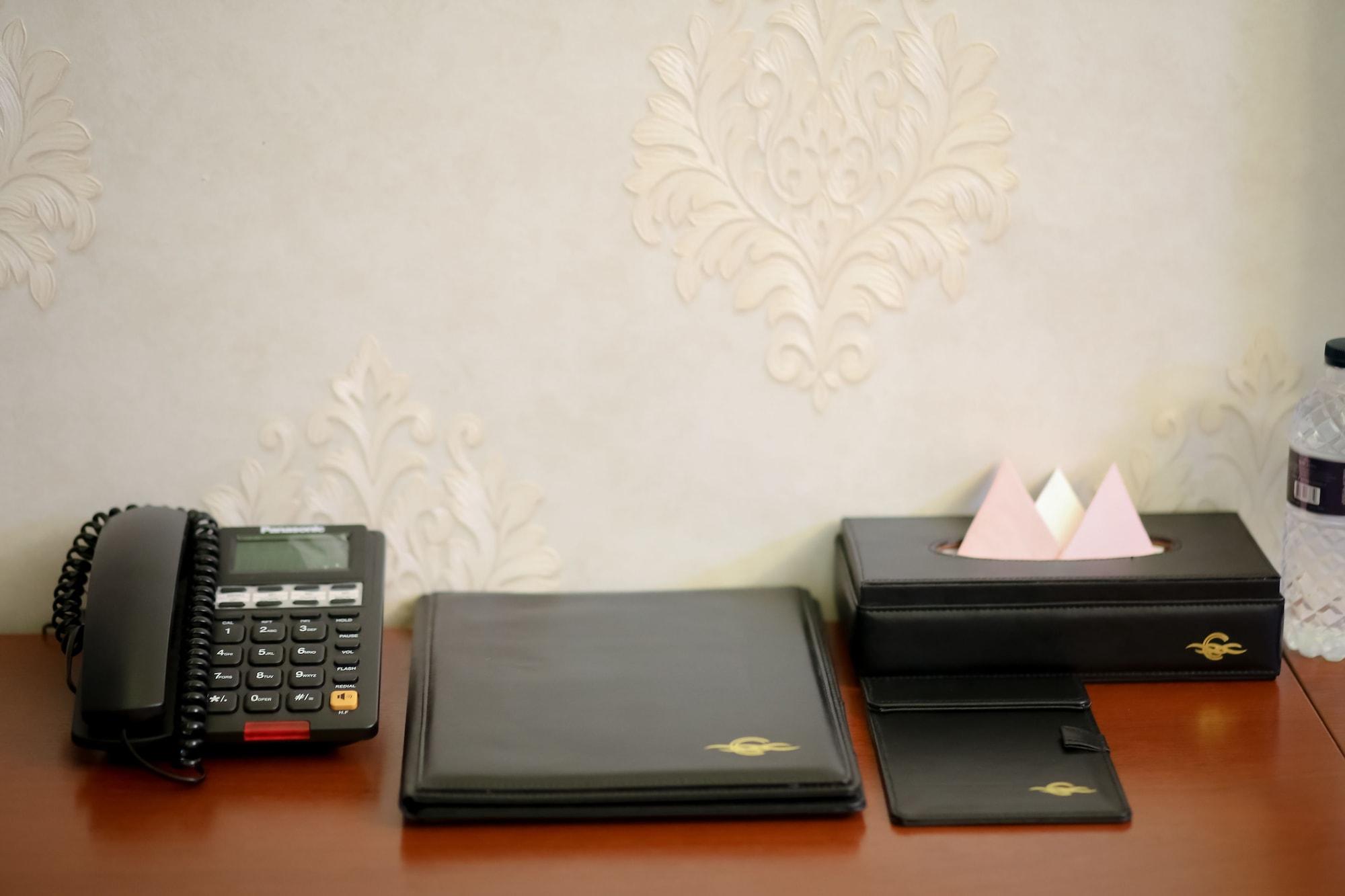 Coventina Lake Suites Dhaka Bagian luar foto