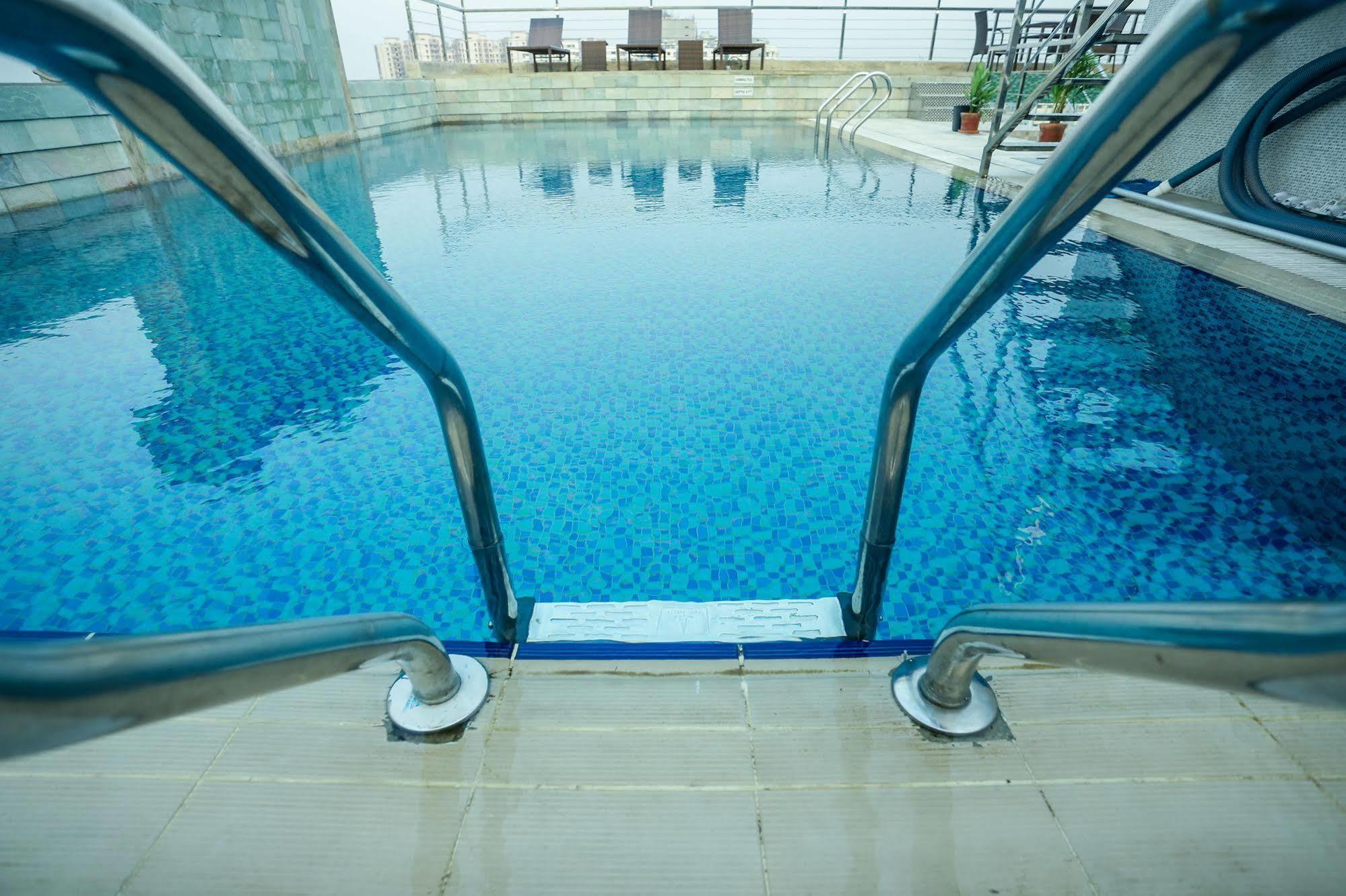 Coventina Lake Suites Dhaka Bagian luar foto
